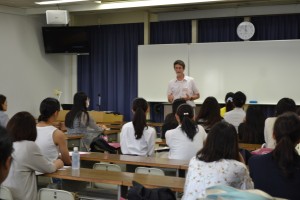 体験授業（ティモシー・グールド准教授）